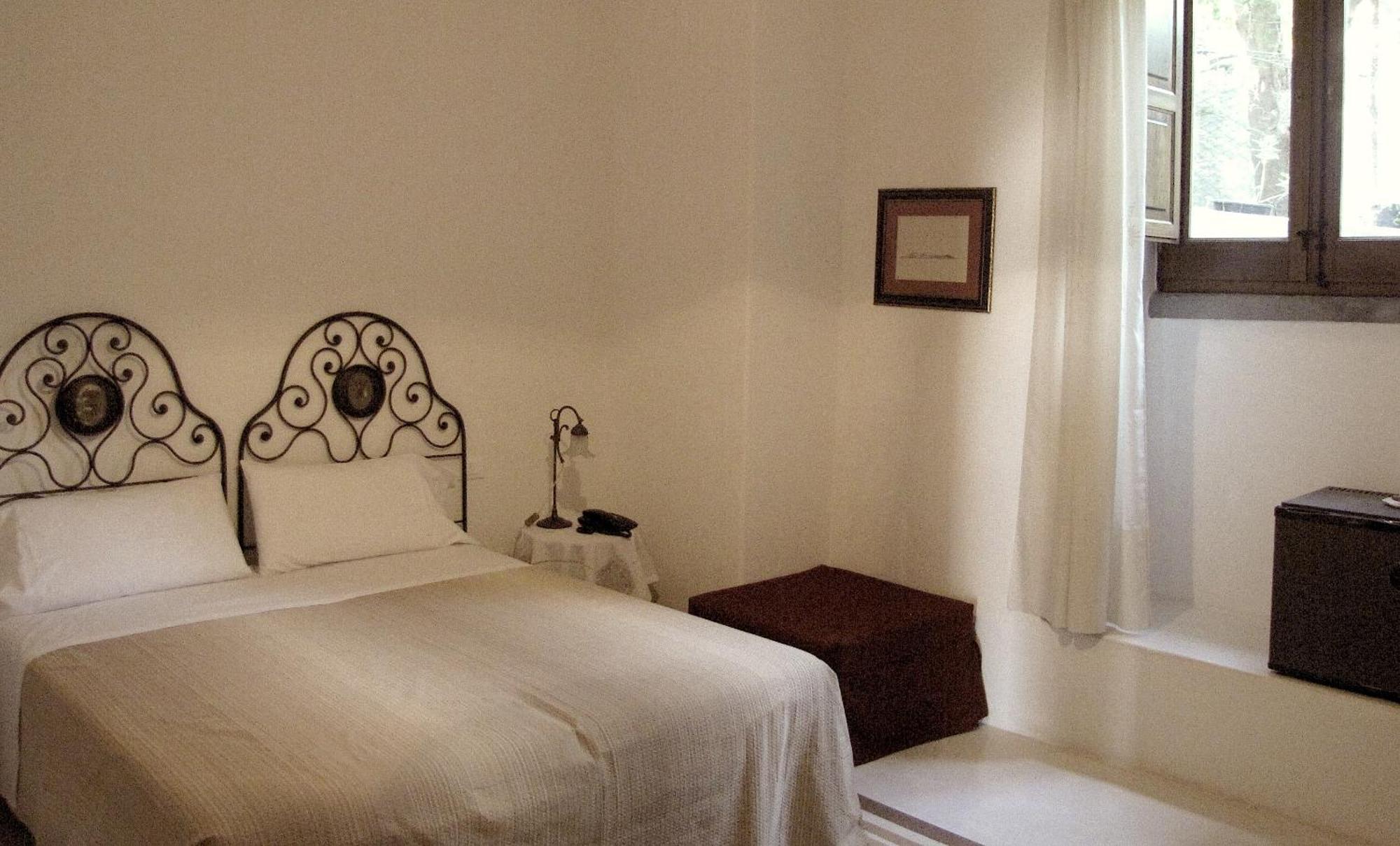 Hotel Santa Marina Antica Foresteria Санта-Маріна-Саліна Екстер'єр фото