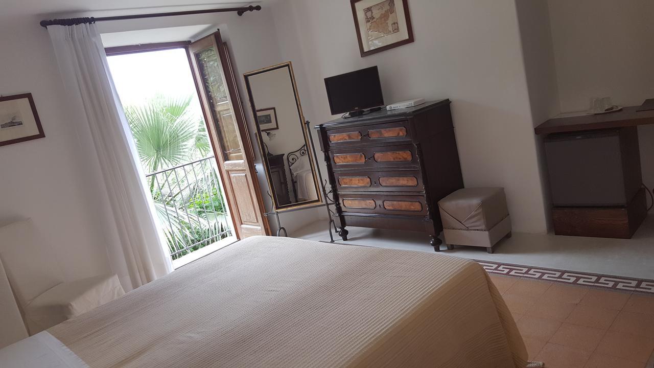 Hotel Santa Marina Antica Foresteria Санта-Маріна-Саліна Екстер'єр фото